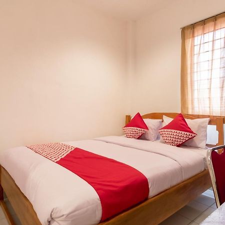 Oyo 447 Hutasimo Residence Medan Ngoại thất bức ảnh