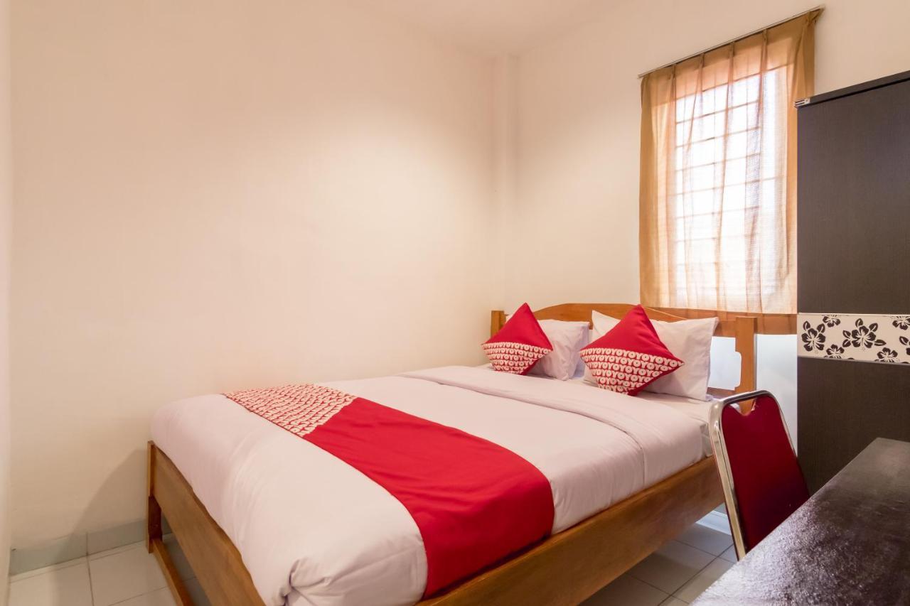 Oyo 447 Hutasimo Residence Medan Ngoại thất bức ảnh