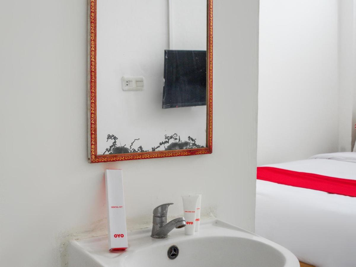 Oyo 447 Hutasimo Residence Medan Ngoại thất bức ảnh